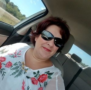 Meet your Posher, Debbie